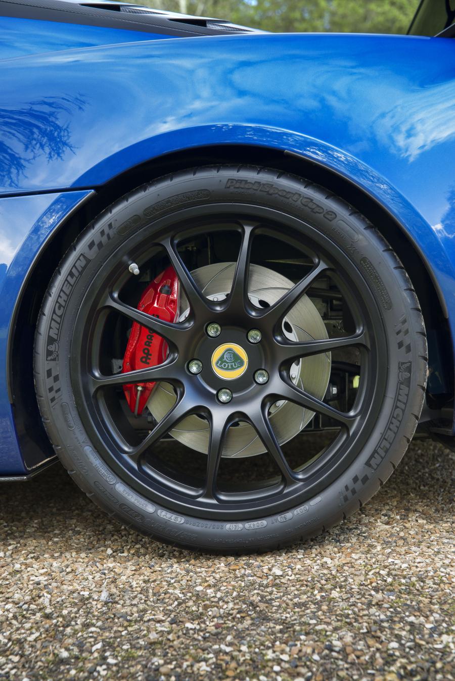 Колеса Lotus Exige Cup 380 2017 года  (фото 11 из 31)